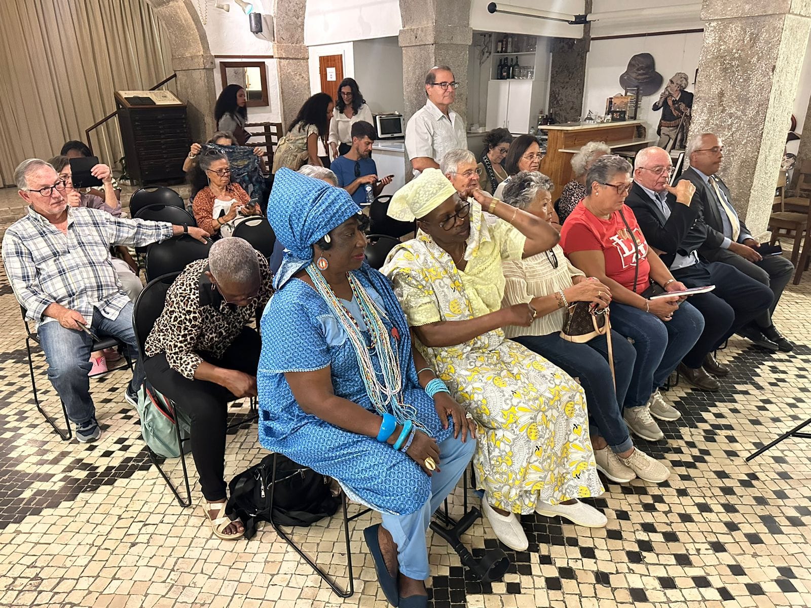Bessaganas da ilha do Cabo, património nacional de Angola, surpreendem Lisboa