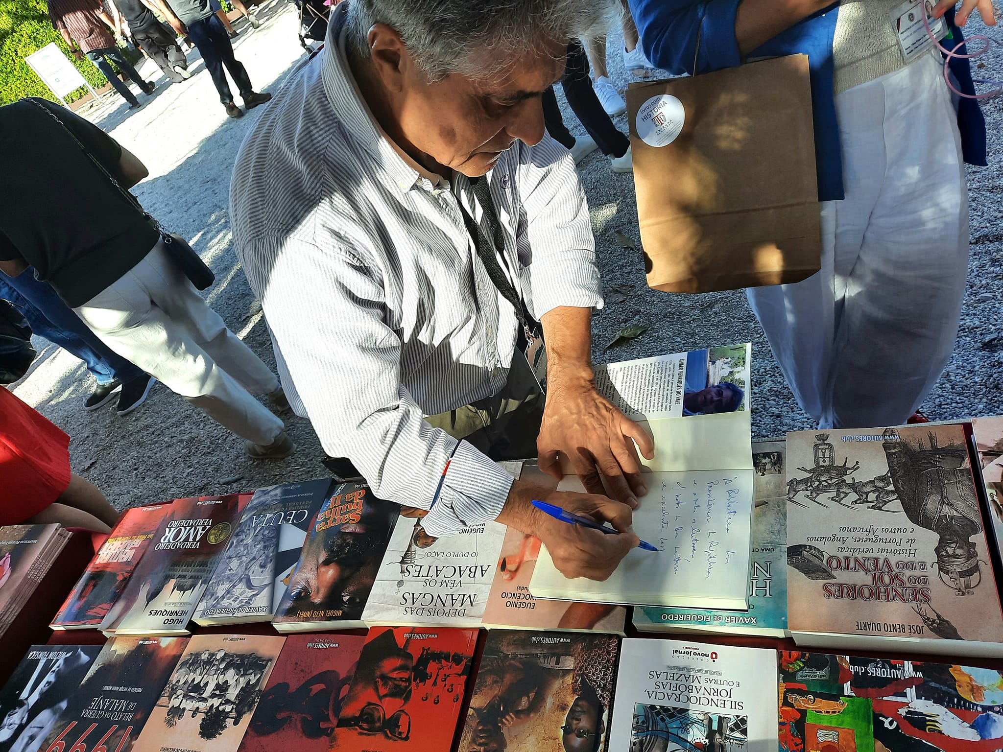 Chamada de Autores da Perfil Criativo para Sessão de Autógrafos na Festa do Livro em Belém 2024