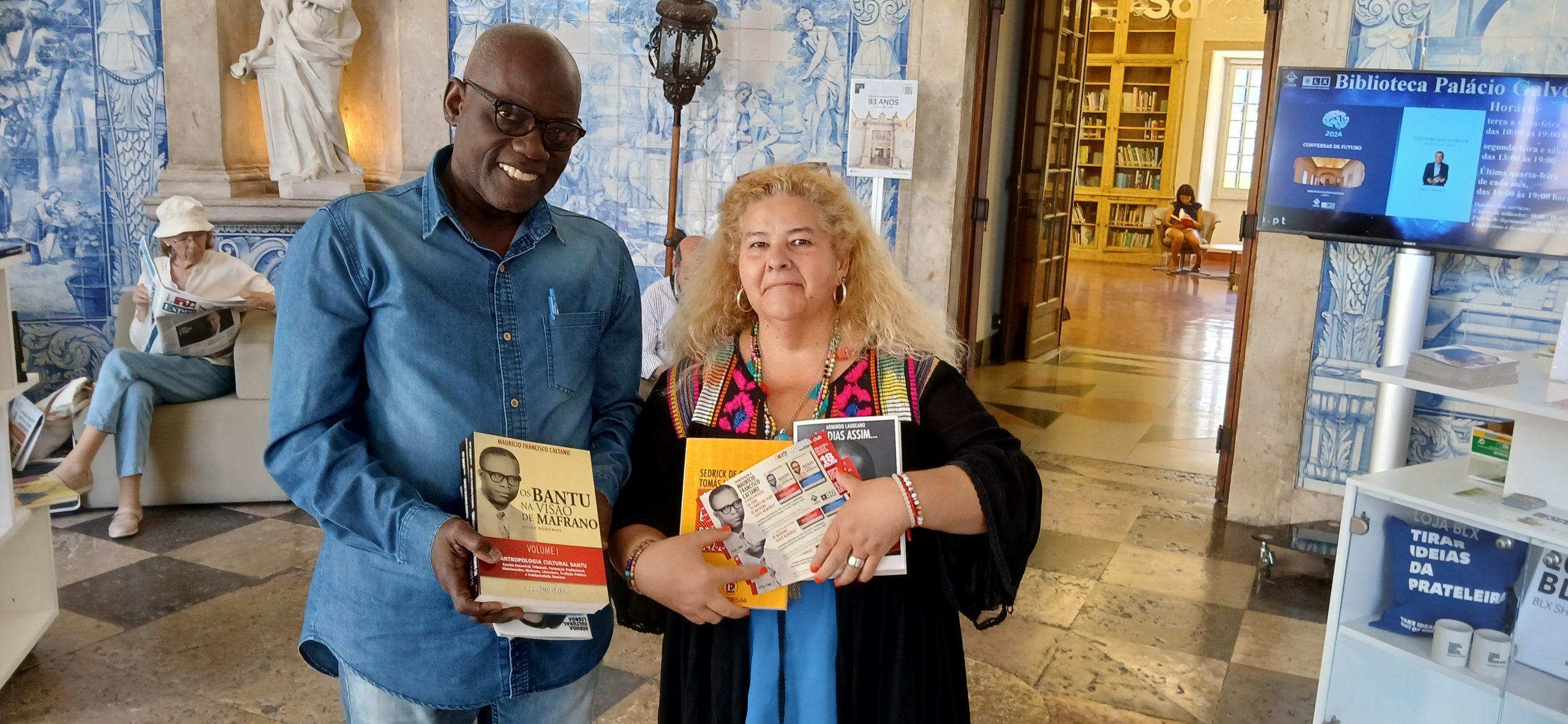 Entrega de obras literárias de Angola na Biblioteca Palácio Galveias em Lisboa