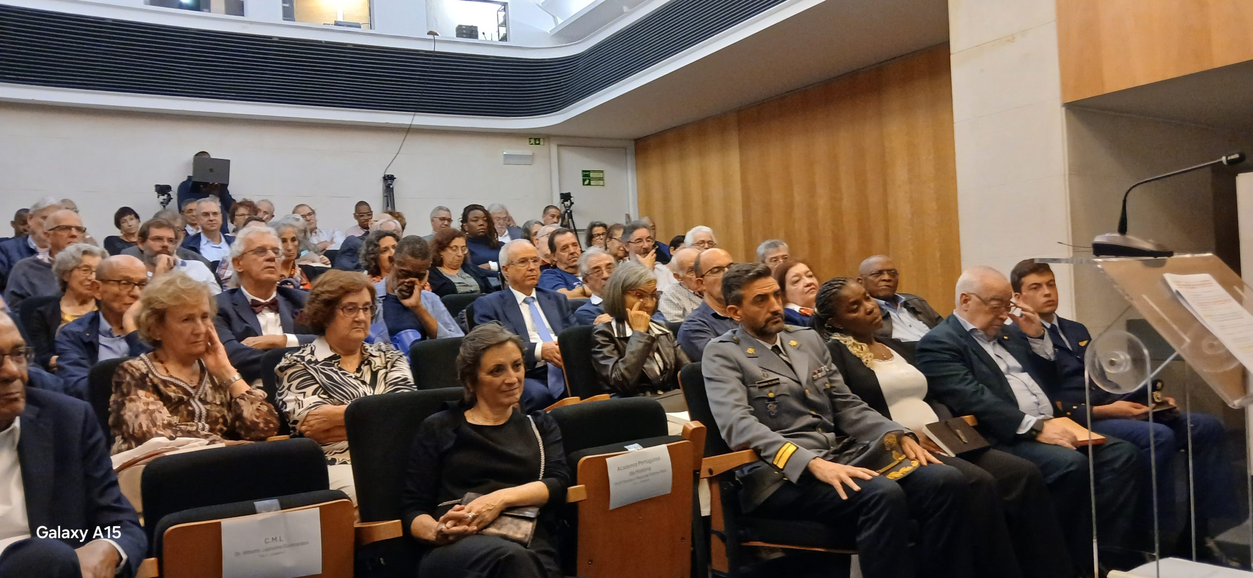 Cartas que Atravessam Histórias