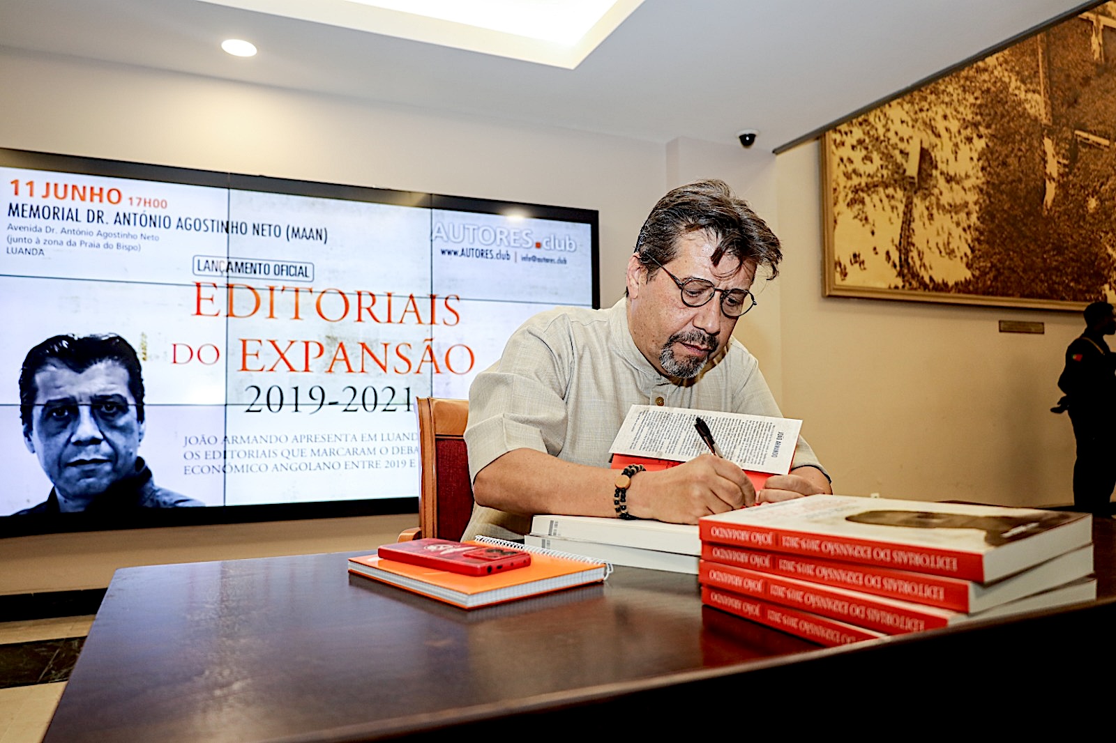 Editoriais do Expansão em livro: um retrato crítico da economia apresentado no Memorial
